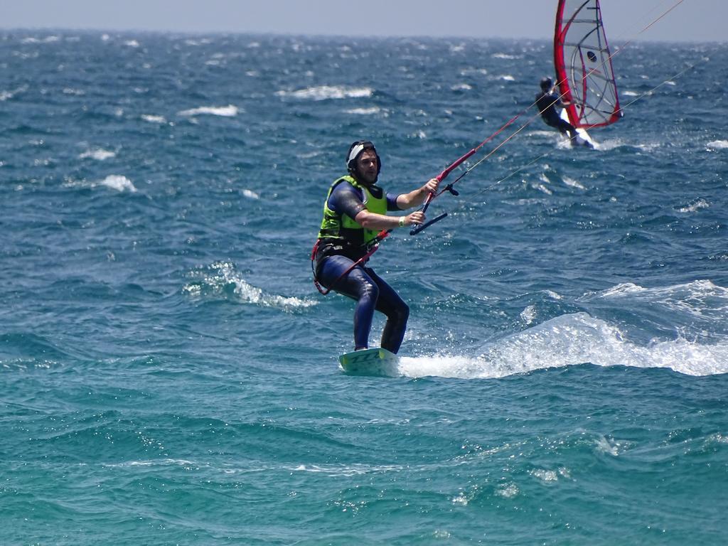 100% Fun Tarifa Exterior foto